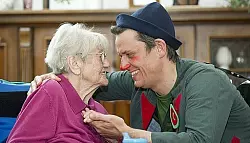 Clowns vermitteln Humor in Schulungen f&uuml;r Altenpfleger - &copy; Bielefeld