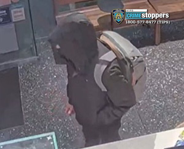 Der Schütze soll dunkle Kleidung und eine Kapuze getragen haben. - © New York City Police Department/ZUMA Press Wire/dpa