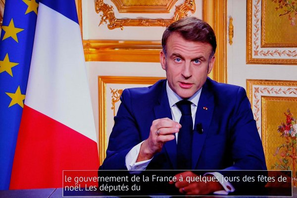 Präsident Macron will bis zum Ende seiner regulären Zeit 2027 im Amt bleiben. - © Ludovic Marin/AFP/dpa