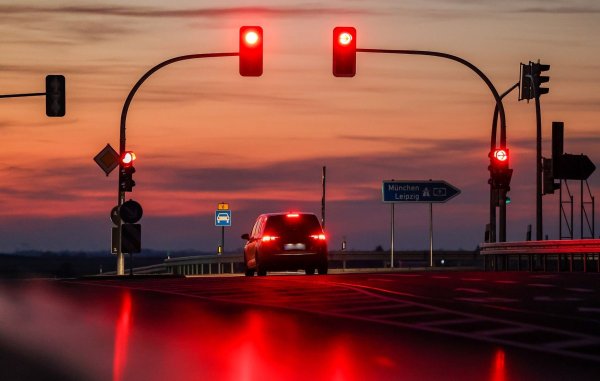 Die EU-Verkehrsminister wollen einen Führerscheinentzug künftig in der gesamten Europäischen Union durchsetzen. (Symbolbild) - © Jan Woitas/dpa-Zentralbild/dpa