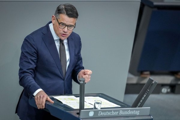 Für eine Mindestspeicherfrist von IP-Adressen spricht sich im Bundestag auch Hessens Ministerpräsident Boris Rhein (CDU) aus. Grüne und FDP sind dagegen. - © Kay Nietfeld/dpa