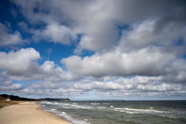 Wolken haben einen Einfluss darauf, wie warm das Klima auf der Erde ist. (Archivbild) - © Stefan Sauer/dpa
