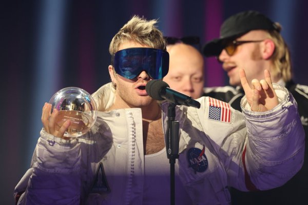 Räumte schon letztes Jahr ab und ist erneut nominiert: Der Rapper Ski Aggu - © Friso Gentsch/dpa