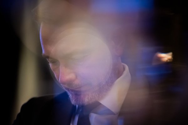 Hält nichts von Merz\\\' Aussagen zur Zukunft des Wirtschaftsministers Habeck: Christian Lindner. - © Christoph Soeder/dpa