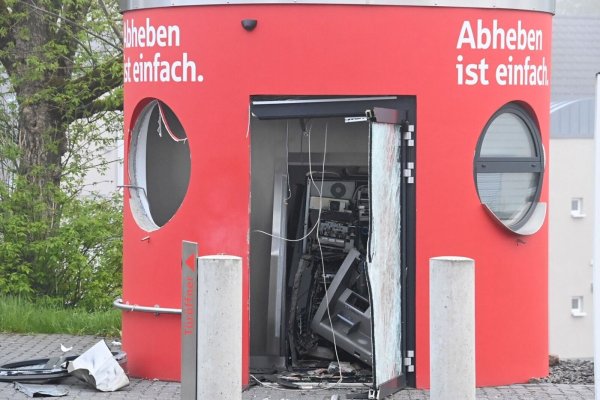 Bei Geldautomatensprengungen nutzen Kriminelle gefährliche Stoffe und richten hohen Schaden an. Bundesweit gehen Einsatzkräfte gegen solche Taten vor. (Archivbild) - © Sebastian Klemm/dpa