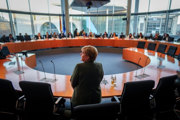 Dass sich Deutschland mit der Bundeswehr nach den Terroranschlägen in den USA vom 11. September 2001 an dem Militäreinsatz in Afghanistan beteiligt hat, findet Altkanzlerin Angela Merkel (CDU) auch im Rückblick richtig. - © Kay Nietfeld/dpa