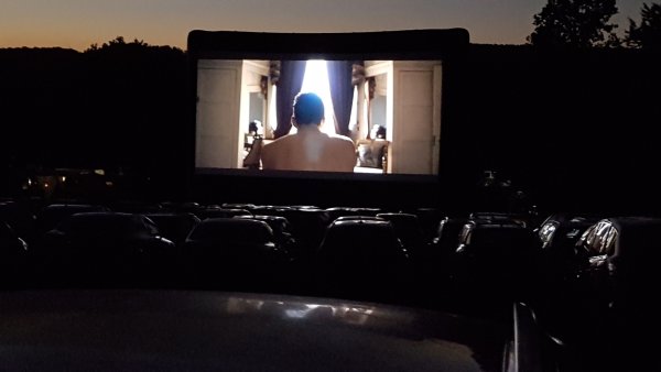 Beim ersten Abend des Autokinos passte alles. "Bohemian Rhapsody" lief unter sternenklarem Himmel. - © Marianne Schwarzer
