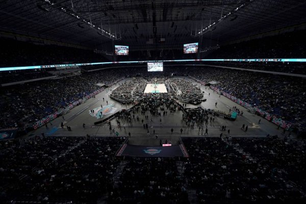 Die Zuschauerzahl von 68.323 ist ein NBA-Zuschauerrekord für ein einzelnes Spiel. - © Eric Gay/AP/dpa