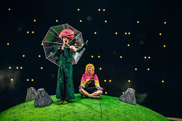 Für Sonntag, 14. Dezember, lädt die LZ zu einer Sonervorstellung des "Kleinen Prinzen" ein. - © Landestheater Detmold/ Marc Lontzek