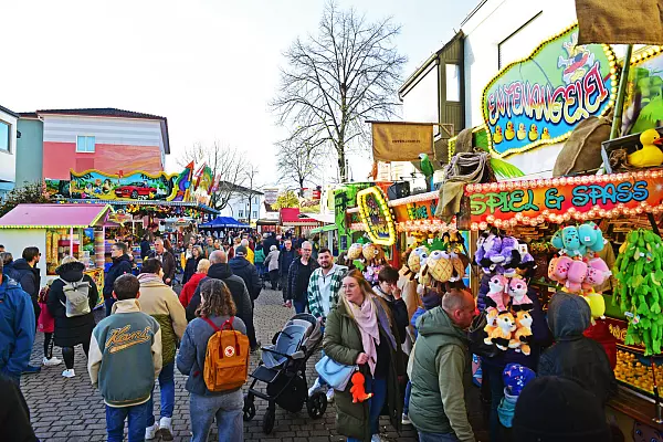 Der Schlänger Markt ist ein Anziehungspunkt für Menschen aus der Region. - © Archivfoto: Nicole Ellerbrake