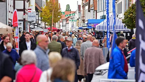 Volle Straßen beim Bruchmarkt in Lemgo. - © Archivfoto: Nicole Ellerbrake
