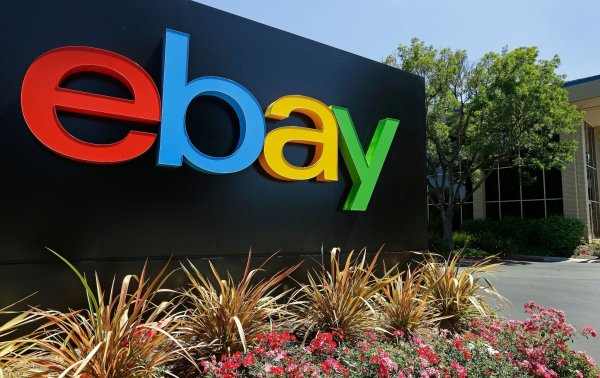 Die Nutzerzahlen von Ebay gingen zuletzt deutlich zurück. - © Ben Margot/AP/dpa