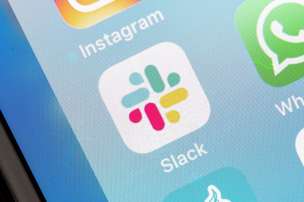 Wer nicht zahlt, kann seine Dateien und Chats bald nur noch für ein Jahr im kostenlosen Slack-Workspace nutzen. - © Zacharie Scheurer/dpa-tmn