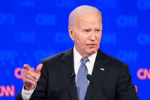 US-Präsident Joe Biden hat bei der TV-Debatte gegen seinen Kontrahenten Donald Trump keine gute Figur gemacht. - © Gerald Herbert/AP