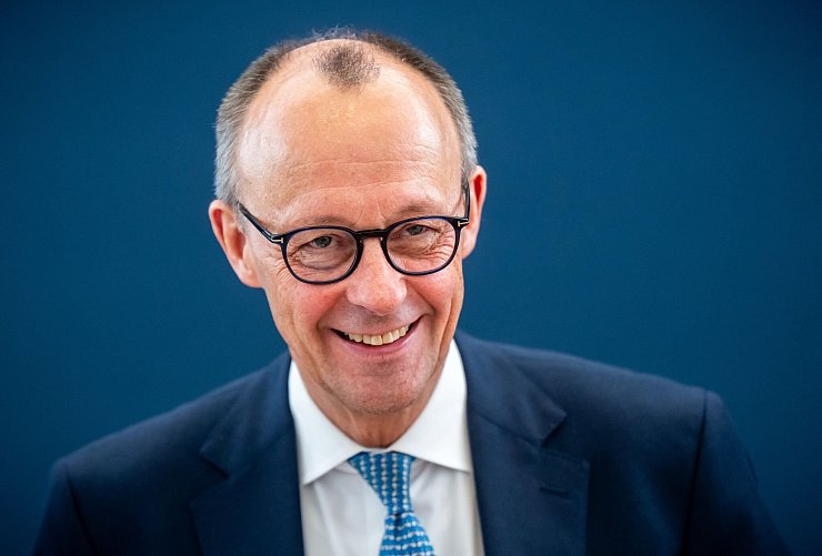CDU-Chef Friedrich Merz ist der designierte nächste Bundeskanzler. Er kommt aus dem Sauerland. - © Michael Kappeler/dpa