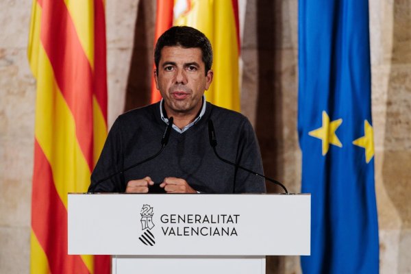 Valencias Regierungschef steht seit den Unwettern in der Kritik. - © Carlos Luján/EUROPA PRESS/dpa