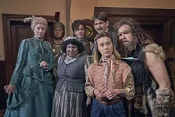 "Ghosts" ist die deutsche Adaption eines britischen Serienerfolgs. - © WDR/BBC Studios/Frank Dicks