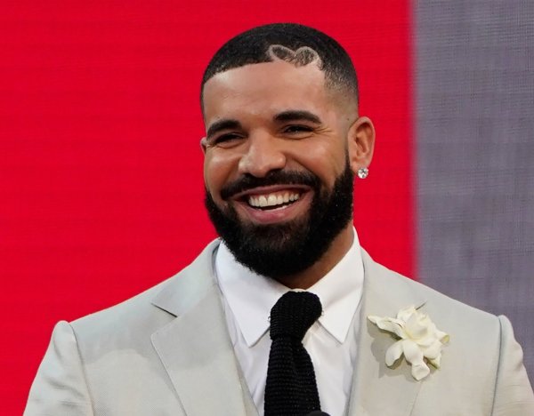 Rapper Drake soll im Sommer insgesamt neun Konzerte in Europa und Großbritannien geben. (Archivbild) - © Chris Pizzello/Invision/AP/dpa