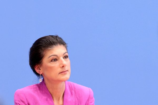 Das BSW war bereits im März mit Eilanträgen in Karlsruhe gescheitert. (Archivbild) - © Carsten Koall/dpa