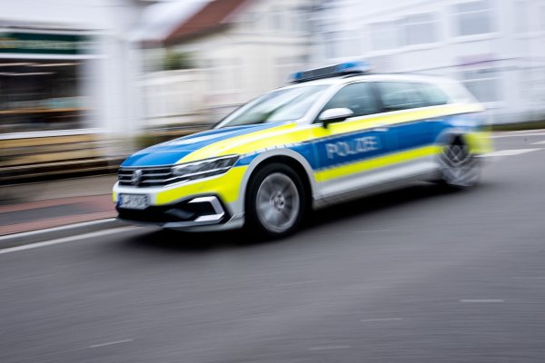 Die Polizei ermittelt europaweit wegen Callcenter-Betrugs. (Symbolfoto) - © Sina Schuldt/dpa
