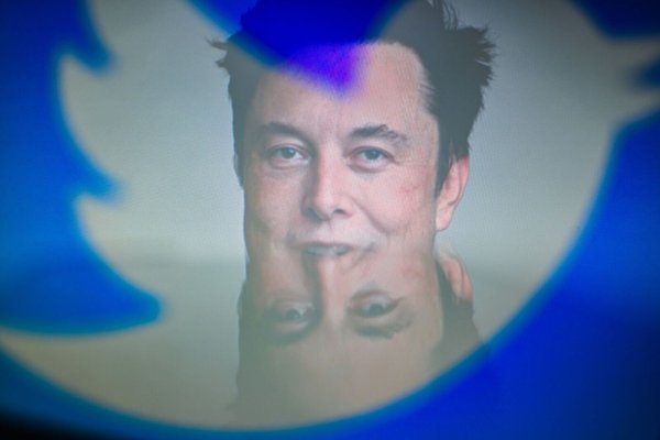 Elon Musk hat Twitter übernommen und führt Änderungen ein. - © Adrien Fillon/ZUMA Press Wire/dpa