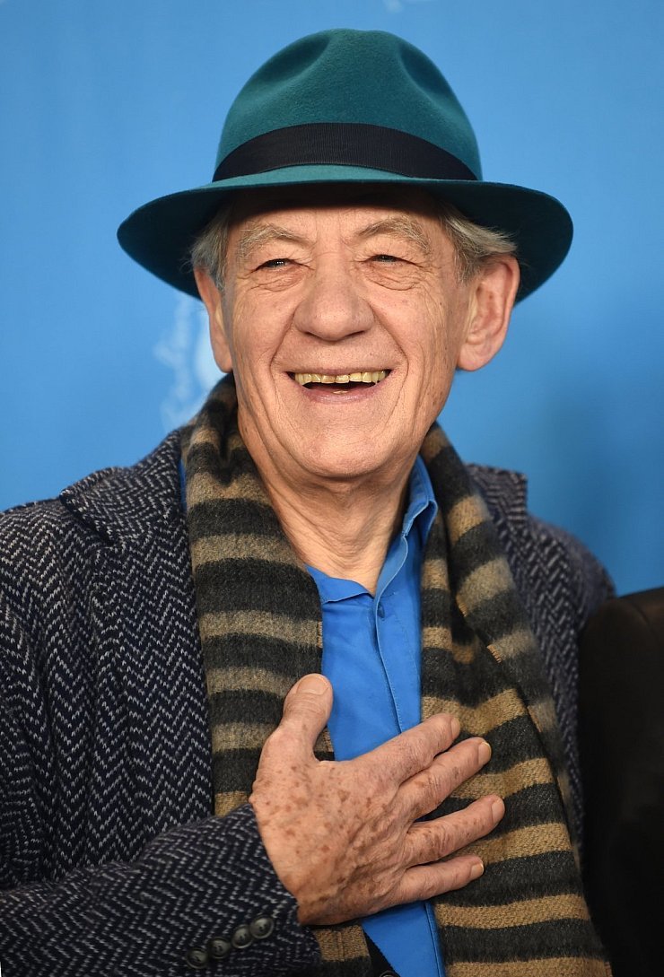 Ian McKellen mag Hunde. - © Foto: Tim Brakemeier/dpa