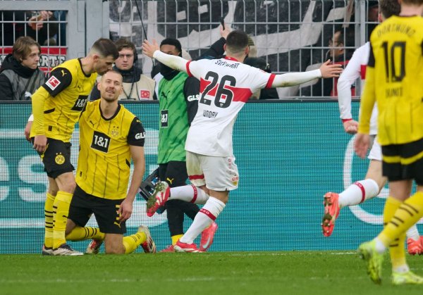 War der Unglücksrabe beim Kovac-Debüt für den BVB: Waldemar Anton (2.v.l.) - © Bernd Thissen/dpa