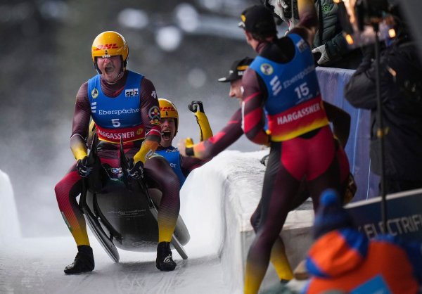 Rodel-Coup: WM-Gold für Hannes Orlamünder und Paul Gubitz. - © DARRYL DYCK/The Canadian Press/AP/dpa