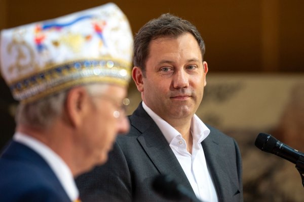 SPD-Bundesvorsitzender Lars Klingbeil erhält am Samstag den Orden wider den tierischen Ernst des Aachener Karnevalsvereins. (Archivbild) - © Christophe Gateau/dpa
