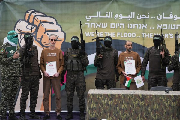 Die Hamas hat im Rahmen eines Abkommens mit Israel drei weitere Geiseln freigelassen. - © Abdel Kareem Hana/AP/dpa