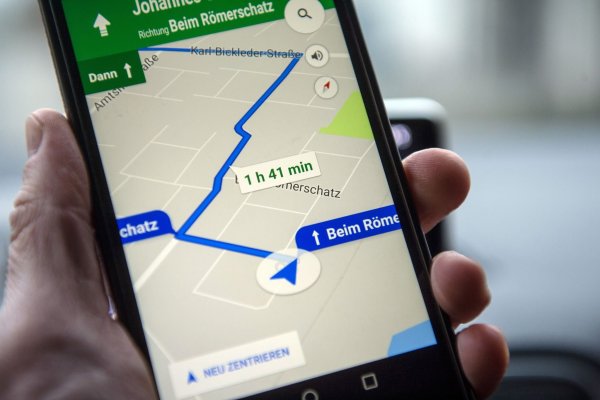 Über zwei Milliarden Nutzer pro Monat verwenden Google Maps, um Orte zu lokalisieren oder sich navigieren zu lassen - © picture alliance / Armin Weigel/dpa
