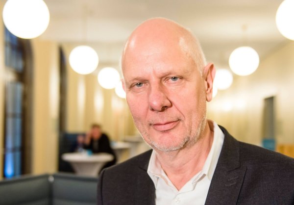 Zu mehr Gelassenheit beim Blick in die Zukunft ruft Trendforscher Matthias Horx auf. (Archivbild) - © Gregor Fischer/dpa