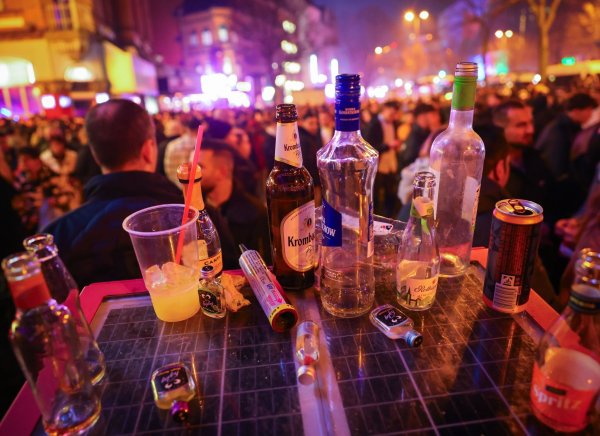 Silvesternächte sind oft von alkohollastig. (Archivbild) - © Christian Charisius/dpa