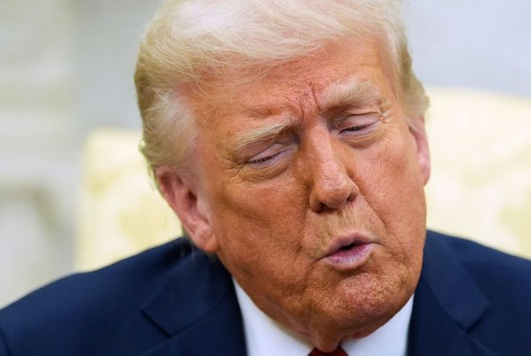 Trump hat sich erneut über seinen Amtsvorgänger Joe Biden ausgelassen. - © Alex Brandon/AP/dpa
