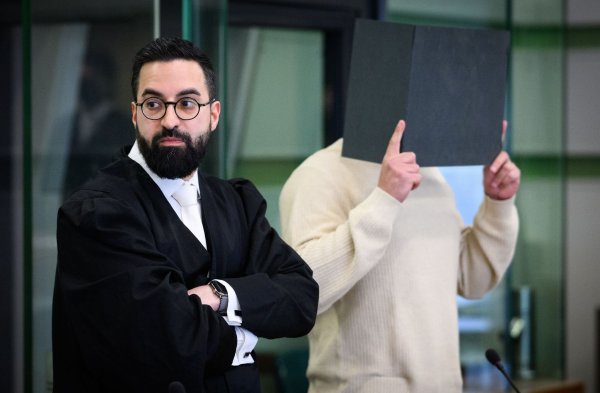 Ein 24-Jähriger ist nach einem massiven Angriff auf den jüdischen Studenten Lahav Shapira in Berlin-Mitte verurteilt worden. (Foto Archiv) - © Bernd von Jutrczenka/dpa