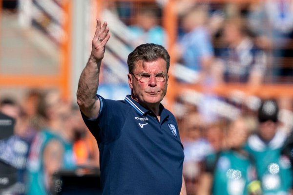 Bochums Trainer Dieter Hecking hätte sich bei der Entscheidung zum Spiel bei Union Berlin mehr Tempo gewünscht. - © David Inderlied/dpa