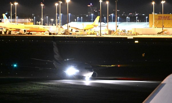 Das Aufnahmeprogramm für afghanische Bürger ist umstritten. - © Hendrik Schmidt/dpa