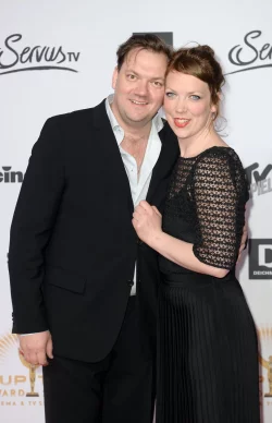 Charly Hübner und Lina Beckmann - © Foto: Britta Pedersen/Archiv