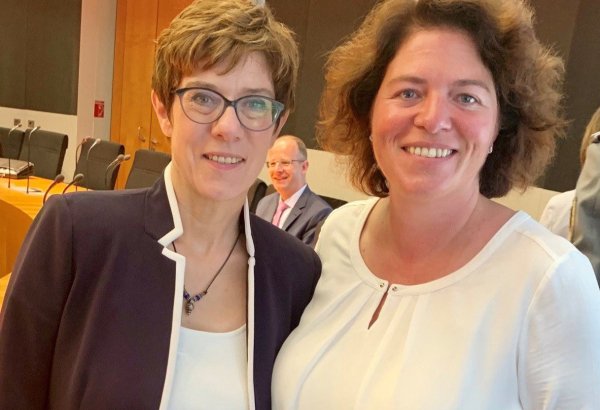 Annegret Kramp-Karrenbauer und die heimsche CDU-Bundestagsabgeordnete Kerstin Vieregge. - © CDU