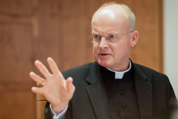 «Wir müssen kriegstauglich werden – um friedenstüchtig zu bleiben», sagt Ruhrbischof Franz-Josef Overbeck, der auch Militärbischof ist. (Archivbild) - © Marcel Kusch/dpa