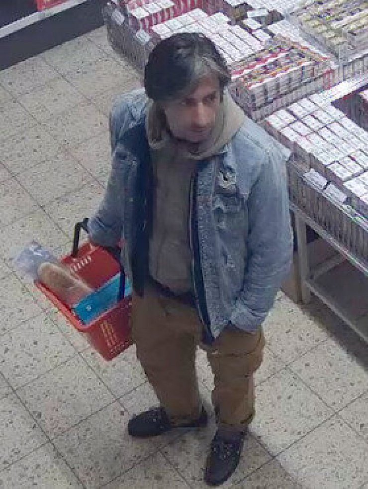 Die Polizei sucht auch nach diesem Mann im Zusammenhang eines Ladendiebstahls. - © Polizei Lippe