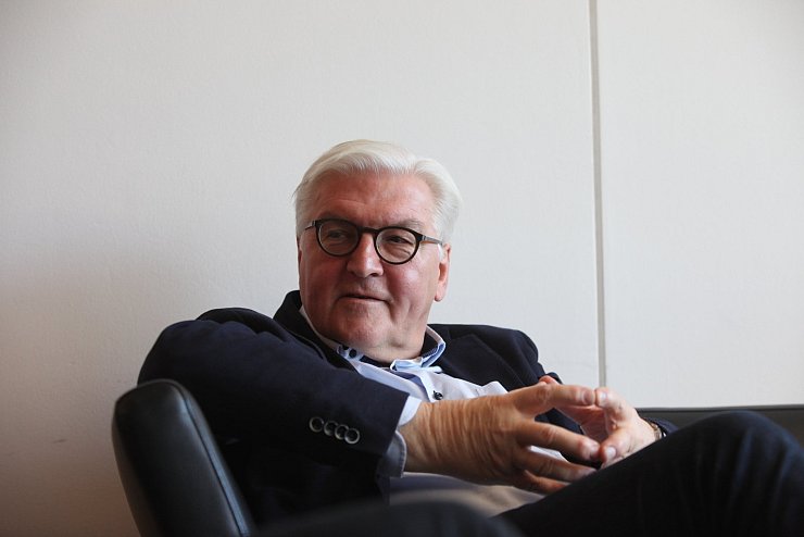 Silke Buhrmester im Gespr&auml;ch mit Frank-Walter Steinmeier. - &copy; Vera Gerstendorf-Welle