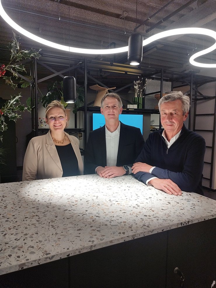 Rabea Kruel, Sprecherin des geschäftsführenden Vorstandes von Lemgo Marketing, Christoph Vieregge und Lemgo Marketing-Geschäftsführer Wolfgang Jäger. - © Lemgo Marketing