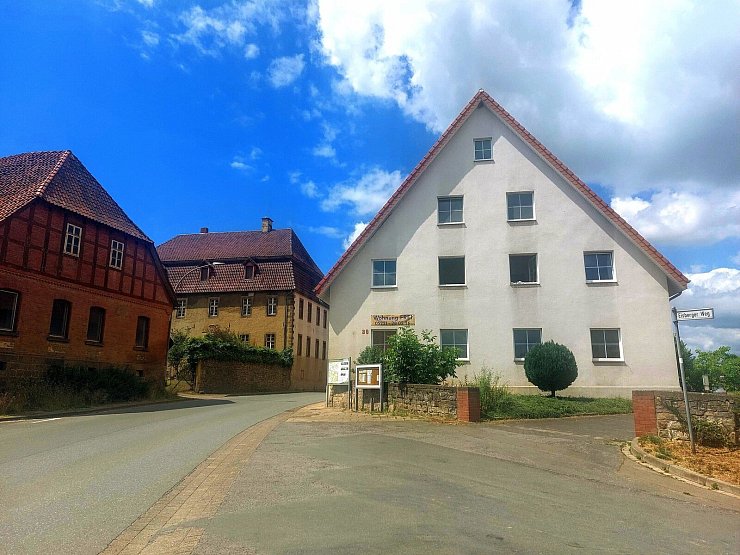 In diesem Mehrfamilienhaus soll der mutmaßliche Täter den Liebhaber seiner Ex-Freundin am 18. Juni mit einer Axt erschlagen haben. - © Janet König