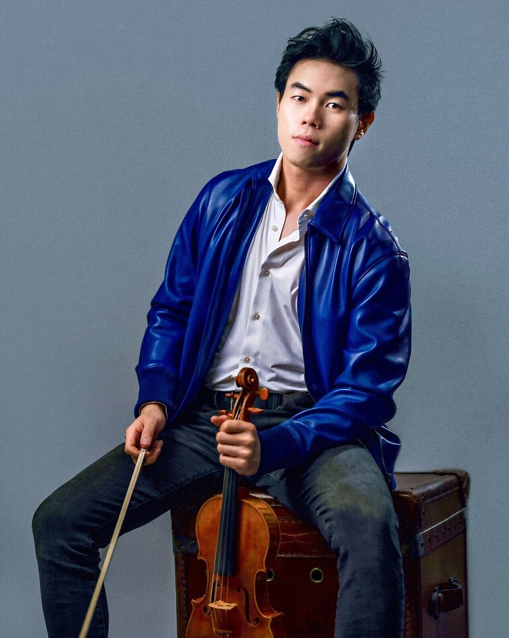 Der kanadisch-amerikanische Geiger Timothy Chooi. - © Stadthalle Detmold