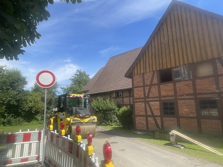 Die Vollsperrung in Ruensiek dauert bis zum 15. Juli einschließlich. - © Silke Buhrmester
