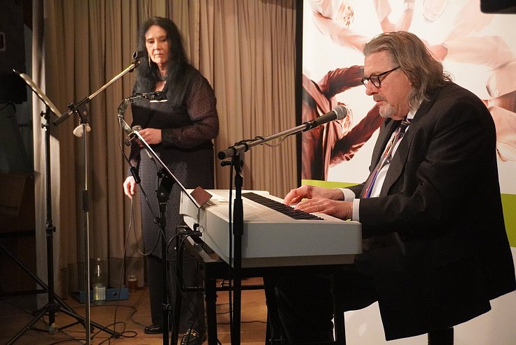 Connie Wille und Andreas Wellmann aus Schwalenberg haben als Duo "DoubleU AC" für musikalische Unterhaltung gesorgt. - © Michaela Weiße