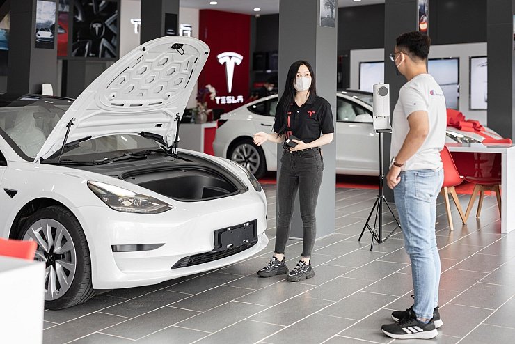 Händler gibt es bei Tesla nicht. Die Niederlassungen gehören alle dem Hersteller. Bestellt werden die Fahrzeuge ausschließlich online - was Kunden ein Widerrufsrecht gibt, wenn sie vom Wegfall der Umweltprämie überrascht wurden und das Fahrzeug nicht mehr abnehmen möchten. - © pexel/screen post