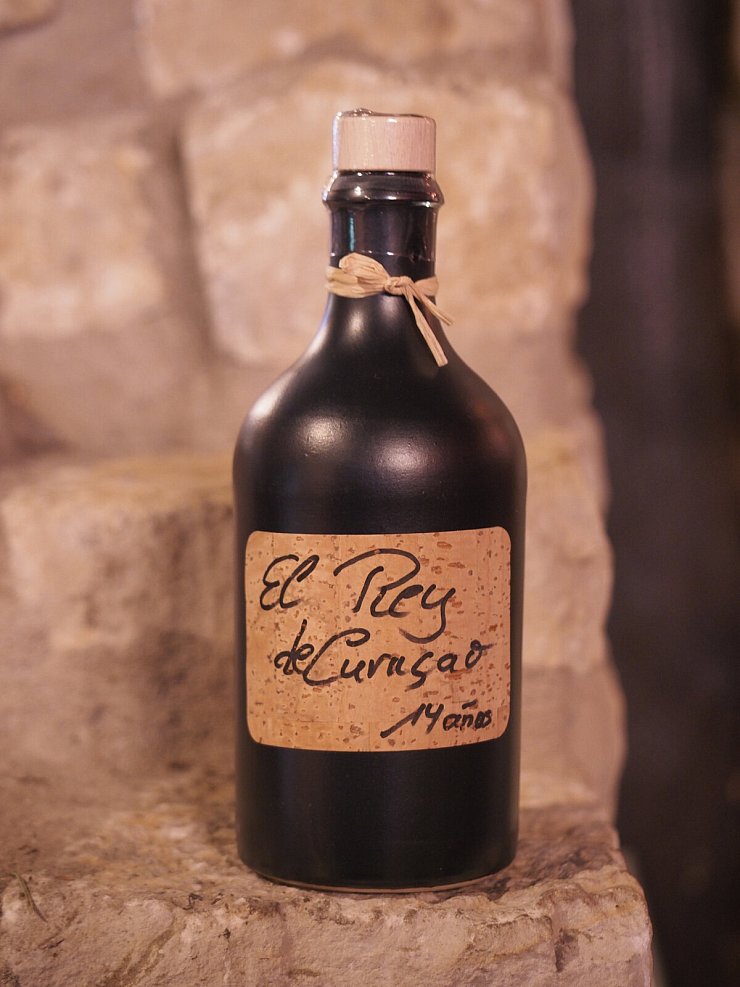Der erste Rum aus Lippe: Bei den karibischen Nächten feiert der El Rey de Curaçao (zu Deutsch: Der König von Curaçao)aus der Gutshof Brennerei Begatal seine Premiere. - © Andreas Barnekow