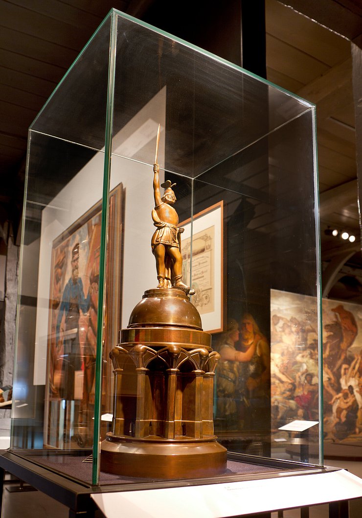 EIn Blick in die Ausstellung "Mythos Varusschlacht". - © Annika Drewes / Bildwerk